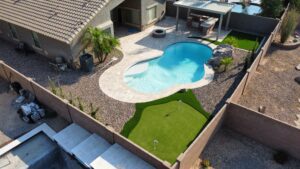 A pool with a green area and a golf course.